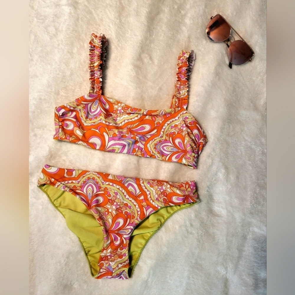 LiKE New ☆ Raisins Bikini Set.